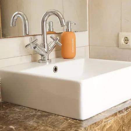 Encantador Familiar 4 Px Con Terraza, Parking Y Wi-fi En Apartamento